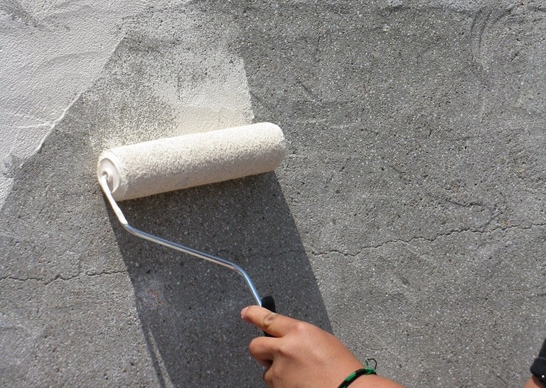 Чем мыть бетонные стены